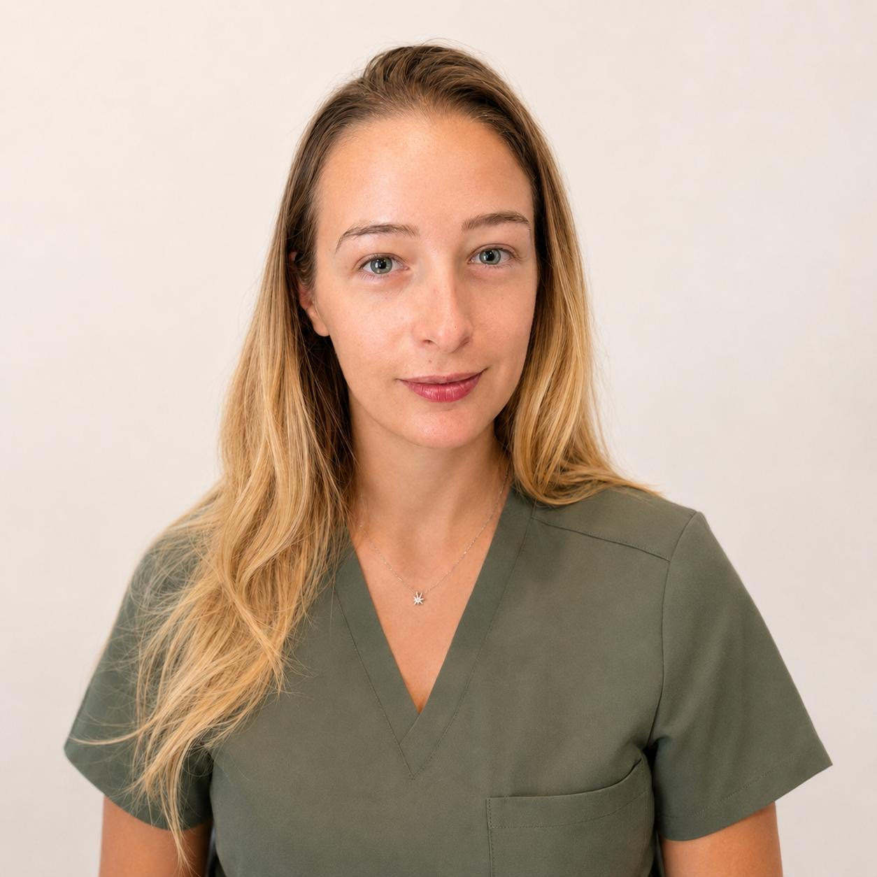 Naïs Dunis, dental manager et assistante du cabinet